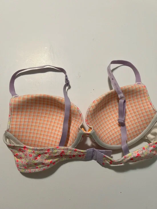 VS Plunge Bra. 38B - Picture 8 of 12